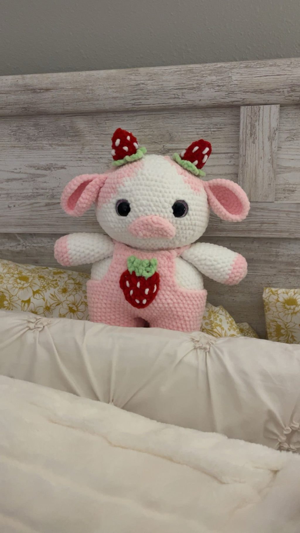 Strawberry cow gift basket🍓 (strawberry themed)