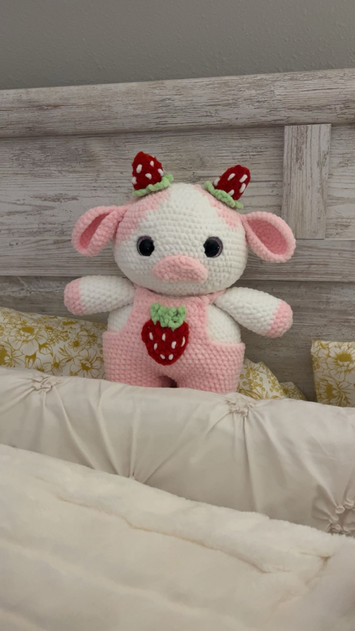 Strawberry cow gift basket🍓 (strawberry themed)