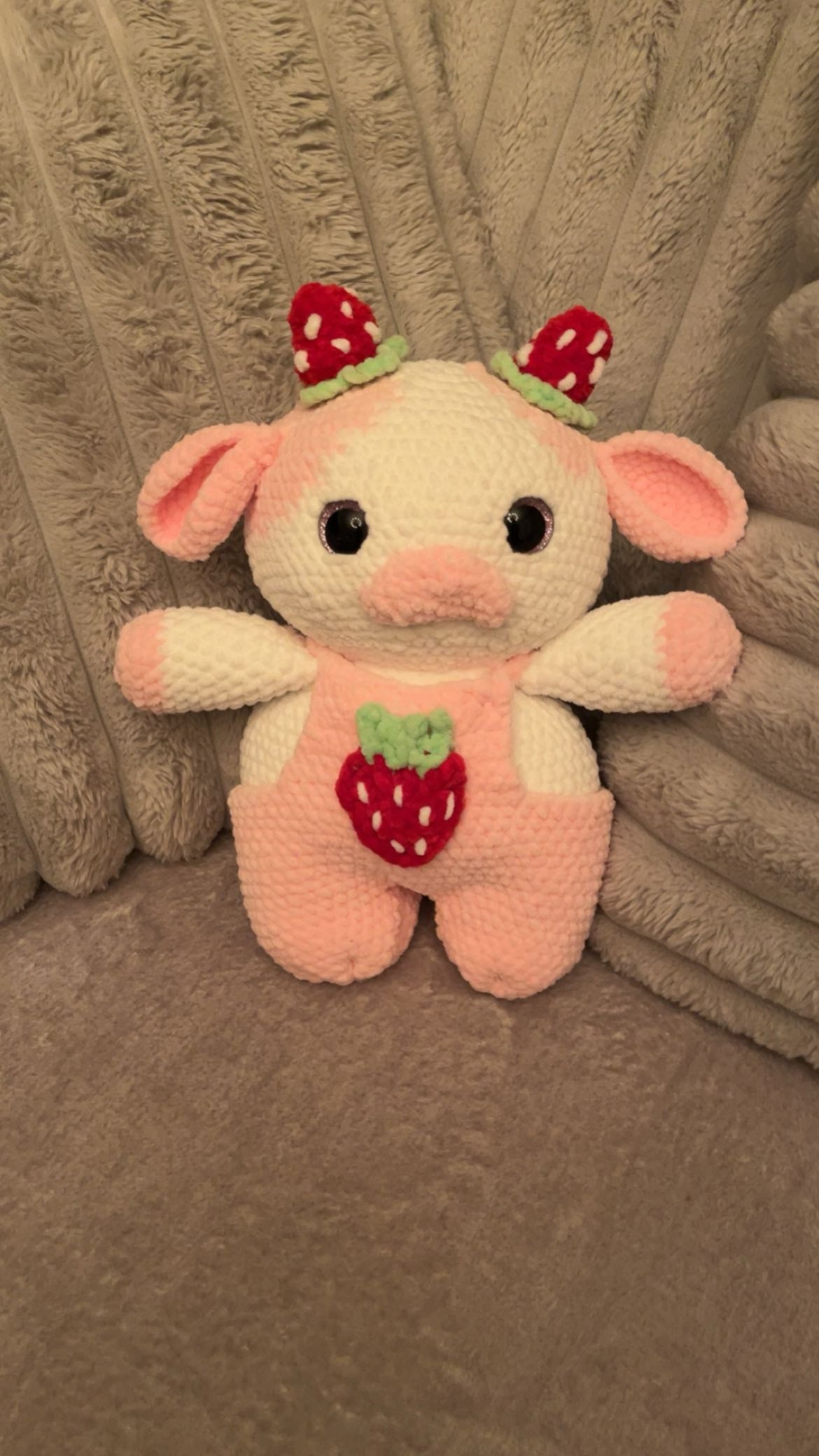 Strawberry cow gift basket🍓 (strawberry themed)