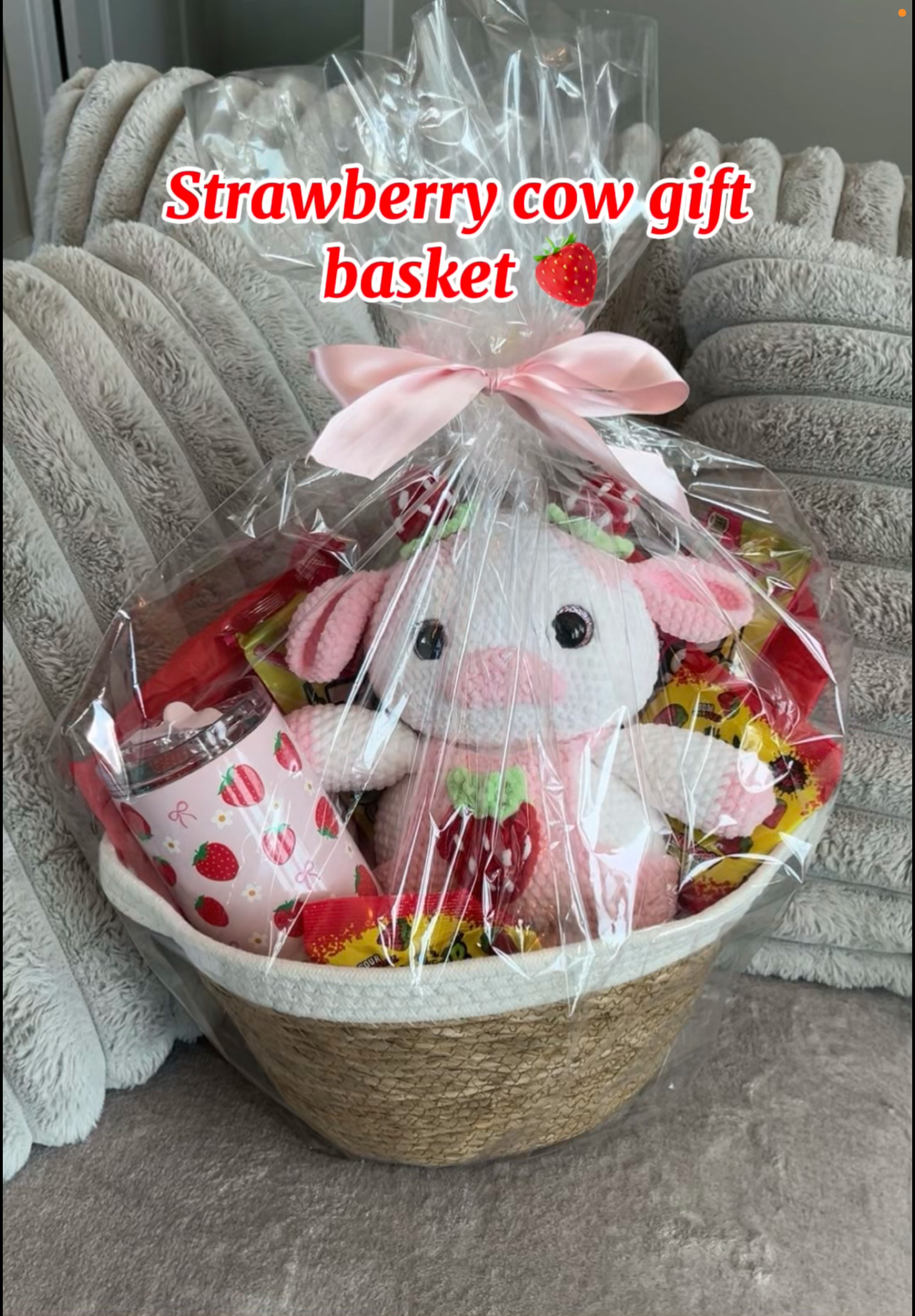 Strawberry cow gift basket🍓 (strawberry themed)